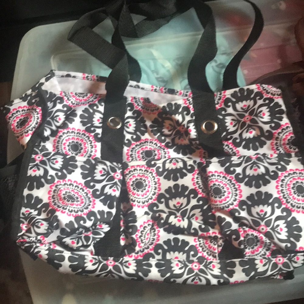 Thirty-one medium organizer